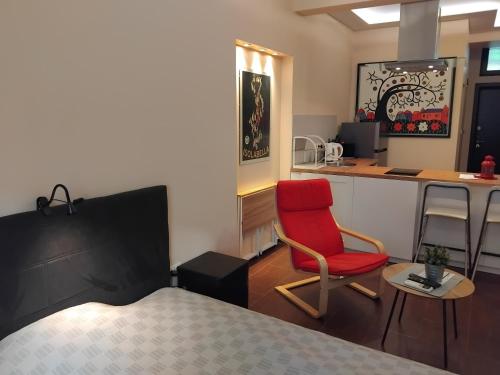 Katil atau katil-katil dalam bilik di Embassy Apartment