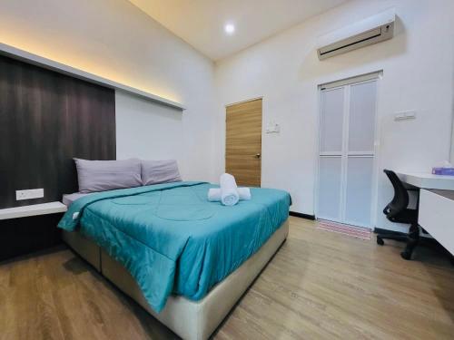 a bedroom with a bed and a desk in it at Spacious Home in the Heart of Melaka for Families 10 pax, Chill & Relax at Extra Wide Balcony, COMFY HILL in Malacca