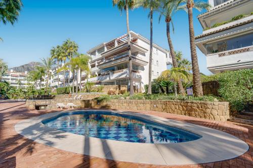 Las Cañas Beach - Marbella Golden Mile by Finest Rentals
