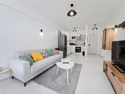 Cozy Airport Apartment