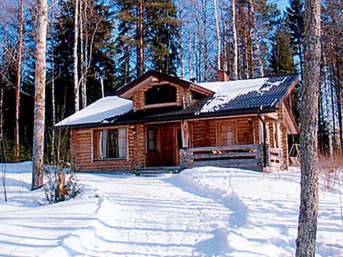 a log cabin in the snow in the woods at Holiday Home Hepolehto by Interhome in Säkinmäki