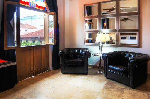 Un lugar para sentarse en La Isabela Suites