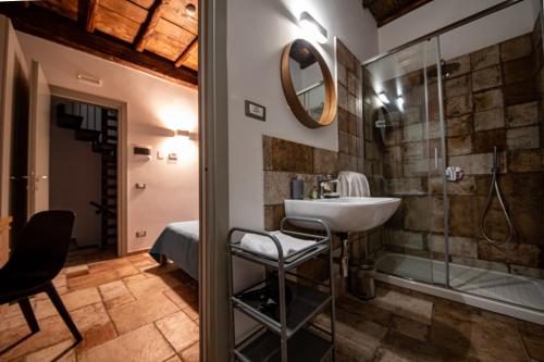 a bathroom with a sink and a shower at Agriturismo I Due Casali in Vetralla