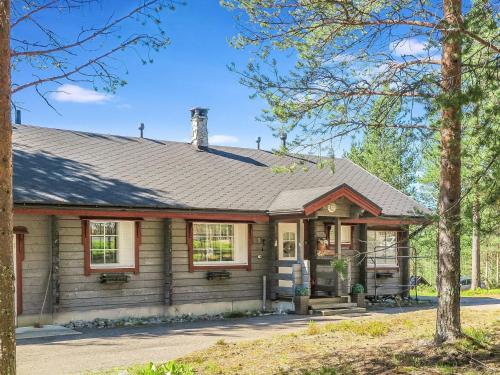 a house with a gambrel roof at Holiday Home Kerkkälä by Interhome in Luosto