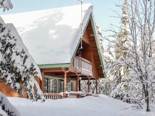 a log cabin in the snow at Holiday Home Lomamaja 1 by Interhome in Raattama