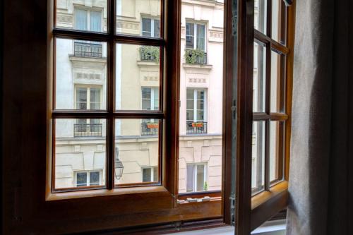 Bright apartment in Le Marais