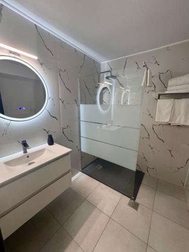 a bathroom with a sink and a mirror at Hotel ZEN-Aeroport in Craiova