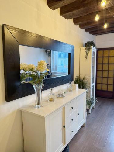Parisian Stay 4 People - Marais Metro Center