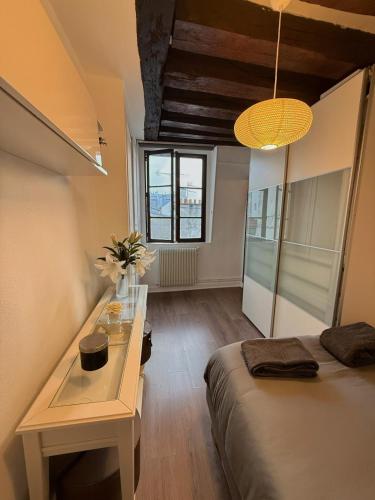 Parisian Stay 4 People - Marais Metro Center
