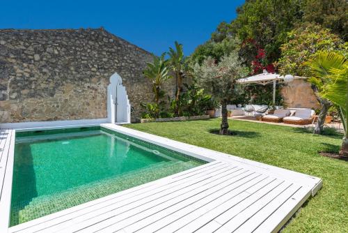 Ca Sa Doctora luxury villa with heated pool