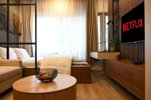 The Signature by Solessa Urban Suite in Ladadika