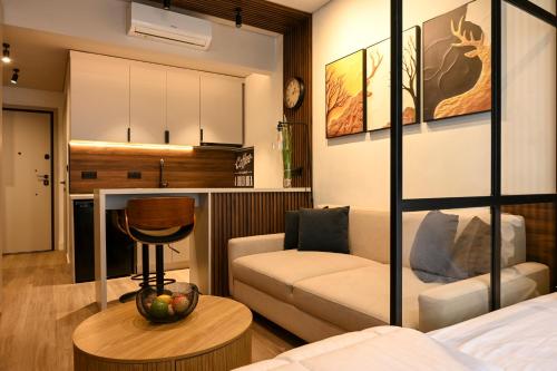 The Signature by Solessa Urban Suite in Ladadika