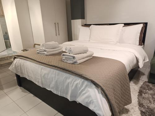 Isalos Trykonos Garden Thessaloniki - Close to Helexpo - Central Oasis with free parking