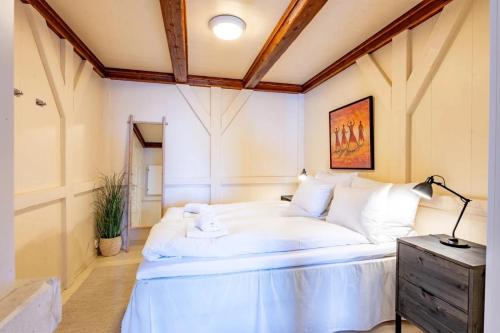 a bedroom with a large white bed in a room at Hellandsøy apartment, Henningsvær in Henningsvær