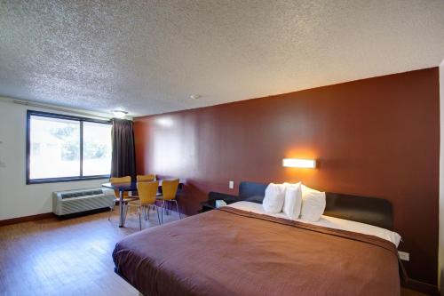 Ένα ή περισσότερα κρεβάτια σε δωμάτιο στο Americas Best Value Inn Heath-Newark