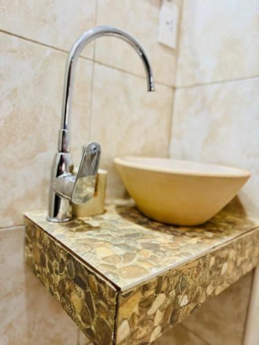 a bathroom with a sink and a bowl on a counter at Monoambiente Eldorado 6 in Eldorado
