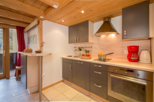 Grand Roc A218 from Slopes 150m, View & Parking - Happy Rentals