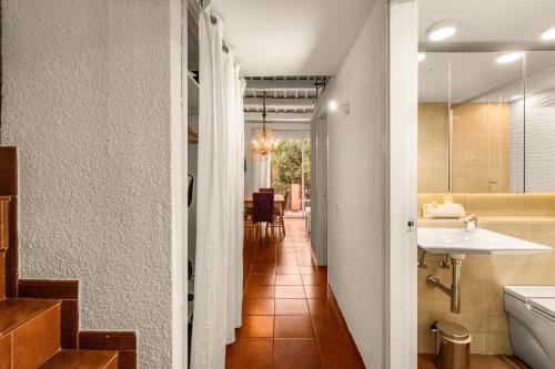 Gràcia Loft Terrace BBQ AC & Fiber Wi-Fi