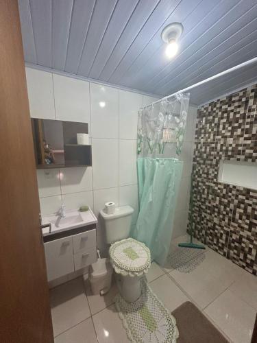 a bathroom with a toilet a sink and a shower at Pousada Raio de Sol - SUPERAGUI - PR in Superagui