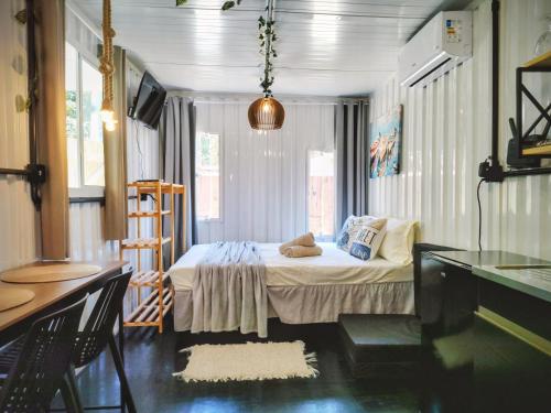 a bedroom with a bed in a room with a ladder at Refúgio Aconchegante in São Sebastião