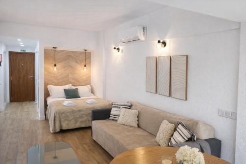 Sesimbra Beachfront Apartment - Direct Access