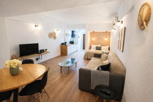Sesimbra Beachfront Apartment - Direct Access