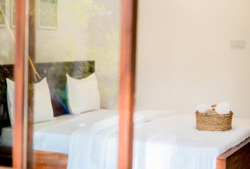 Llit o llits en una habitació de Rupas Hotel