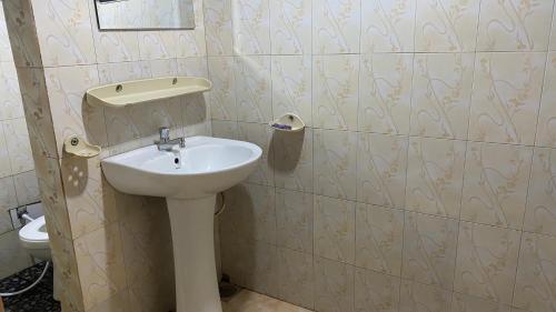 a bathroom with a sink and a toilet at Friendship Villa-Ella in Nikawatawana