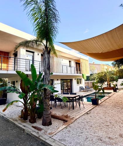 Villa bord de mer avec piscine et jardin tropical - Seaside villa with pool and tropical garden