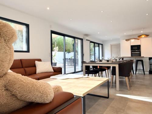 Villa bord de mer avec piscine et jardin tropical - Seaside villa with pool and tropical garden