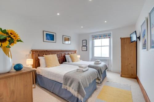 a bedroom with two beds and a window at 2 Bed in Lynton oc-lyncha in Lynmouth