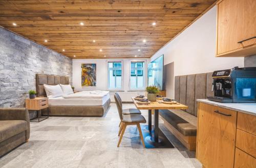 Alpine Essence Luxury Apartment in Zell am See Center