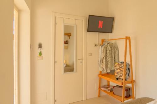 a room with a door with a sign on the wall at CAMASUD 3 L'ATTICO Nardò in Nardò