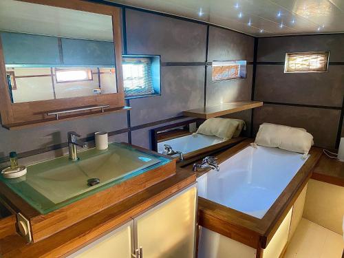 Houseboat - Suite flottante romantique au Port de Bordeaux