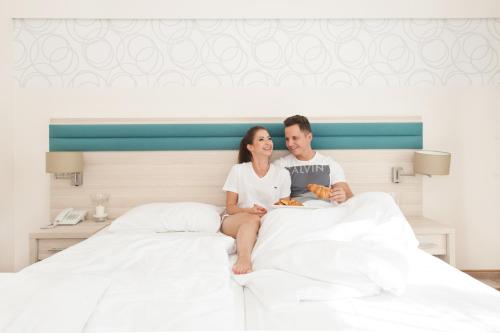 Postel nebo postele na pokoji v ubytování Hotel Cesarskie Ogrody