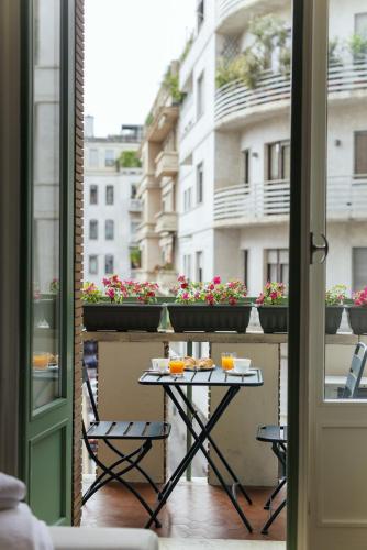 Marcora 6r luxury living apartment in Brera - 15min walk to Duomo
