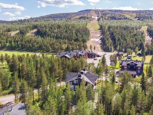 an aerial view of a house in a forest at Holiday Home Golfväylä 3b - golf-osakkeen käyttöoikeus by Interhome in Levi