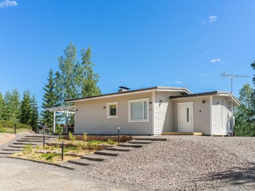 a house with a gravel driveway in front of it at Holiday Home Valonsäde by Interhome in Valkeala