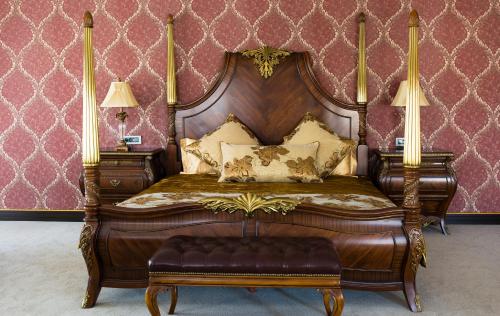 a canopy bed with a leather seat in a room at Svalinn Hotel in Izmir