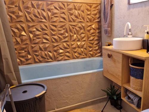 a bathroom with a tub and a sink and a bath tub at Bondar Residence in Galaţi