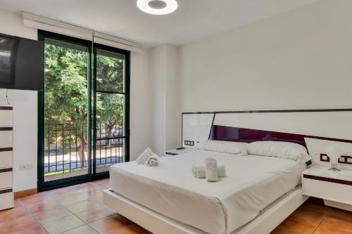 Steps to Arenal Beach - 4BR Home, Pool, Garage & BBQ