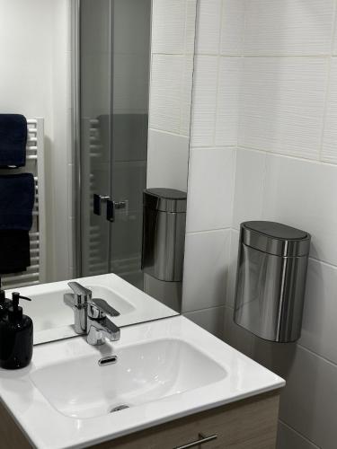 a white bathroom with a sink and a mirror at Capitole Hyper-centre, Mezzanine & confort in Toulouse