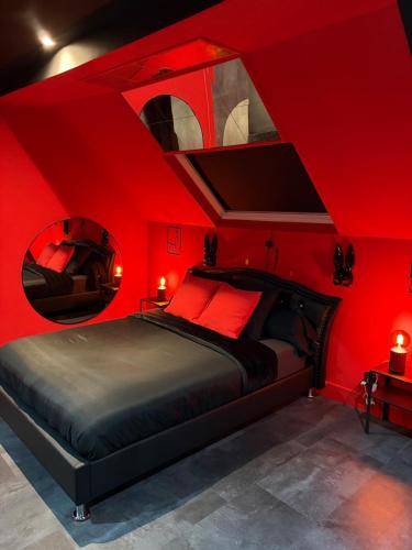 เตียงในห้องที่ Spa2Luxe - L Interdite