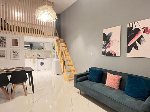 Modern loft 3 min walk to the sea 78а