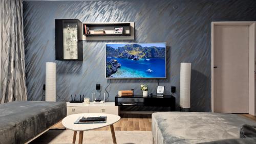 Spacious 3 BDR City Pulse near Airport, The Mall, Arena 8888 by KeyBox