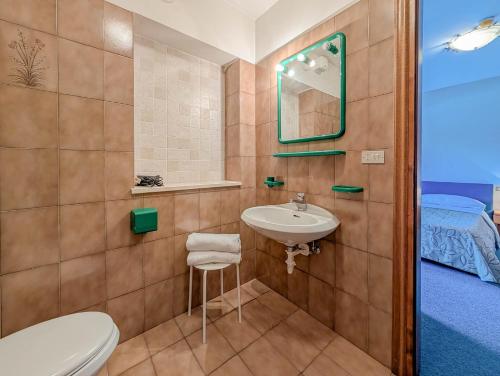 a bathroom with a sink and a toilet at Leres Pastry Hotel in Sottoguda