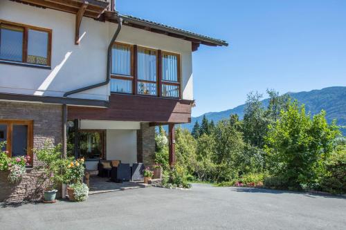 a house with a view of a mountain at Ferienhaus Waldhof in Hermagor