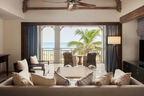 The St. Regis Le Morne Resort, Mauritius — Photo of the whole room