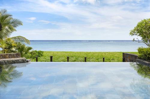 The St. Regis Le Morne Resort, Mauritius — Swimming pool