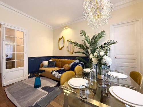 Modern Haussmann-style Parisian apartment -6P